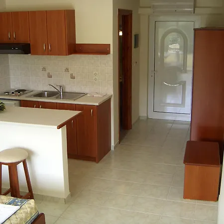 Apartahotel Damia Apts 2*