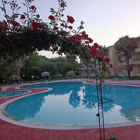 Apartahotel Damia Apts 2*
