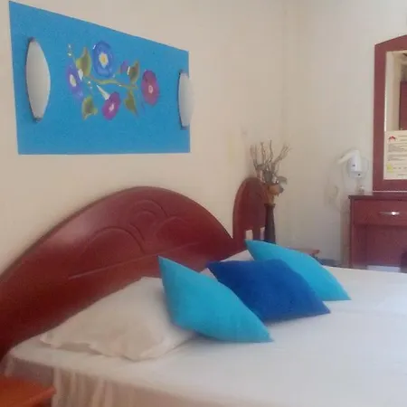 Damia Apts アパートホテル