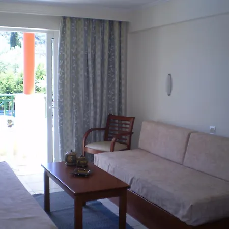 アパートホテル Damia Apts